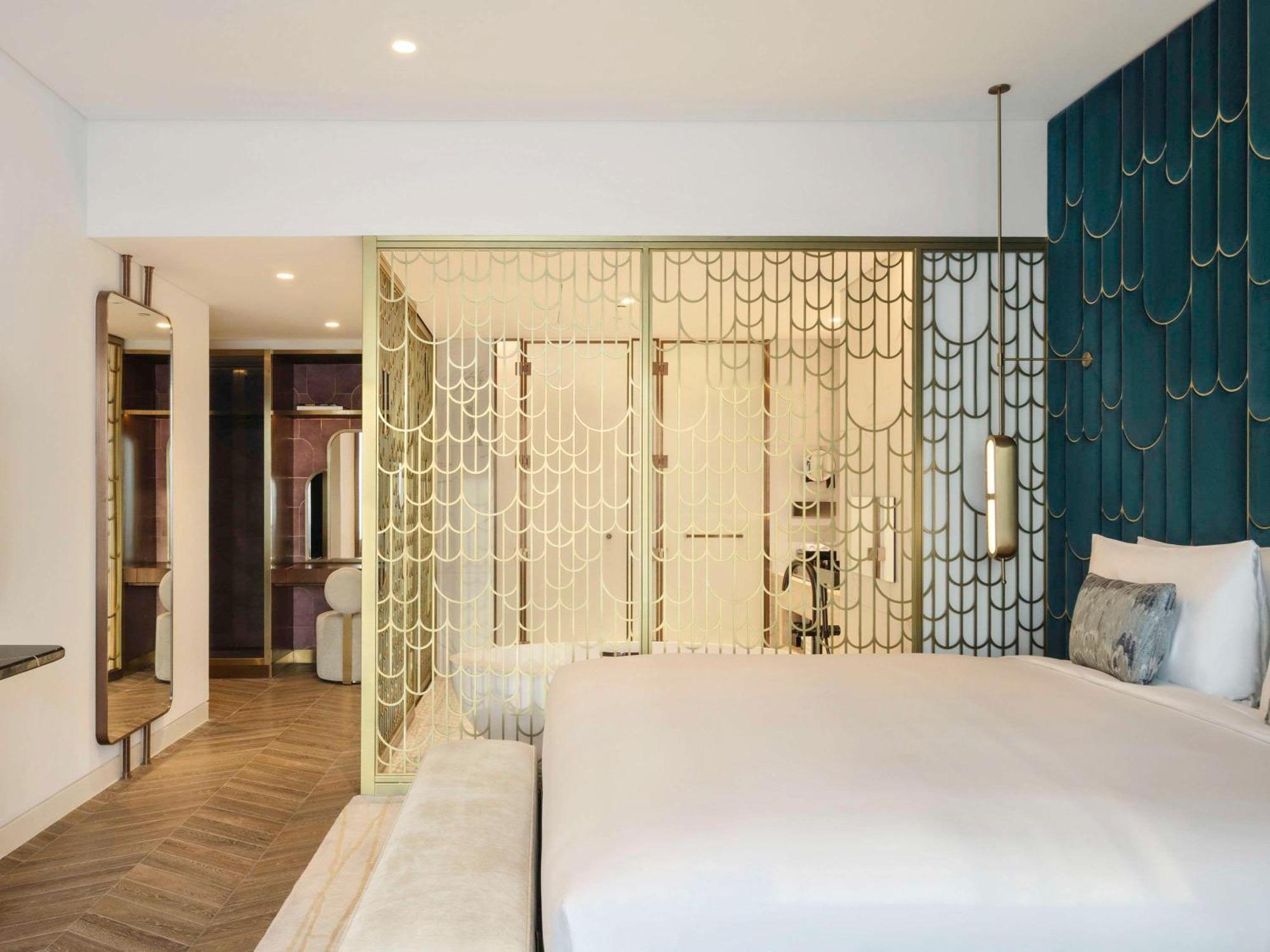 So/ Uptown Dubai Hotel ภายนอก รูปภาพ A bedroom at the hotel