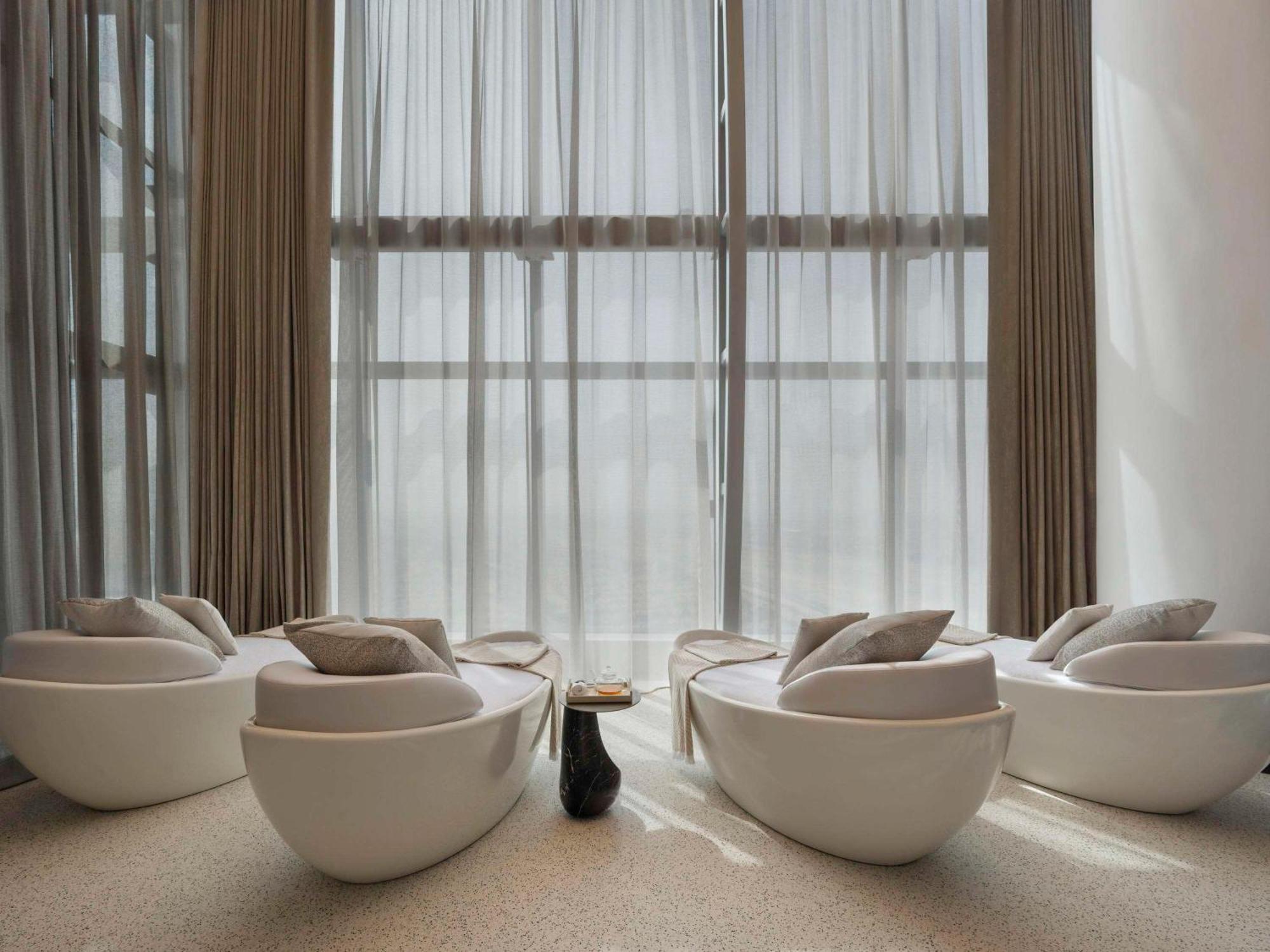 So/ Uptown Dubai Hotel ภายนอก รูปภาพ The Spa at The Standard, East Village