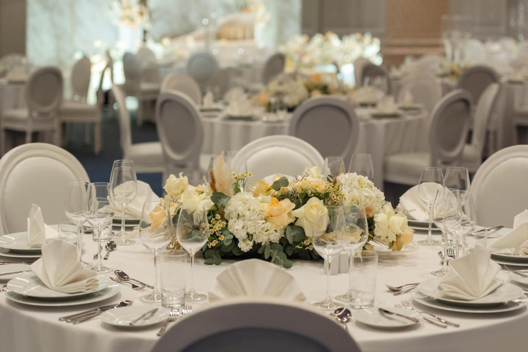 So/ Uptown Dubai Hotel ภายนอก รูปภาพ A table set for a formal dinner
