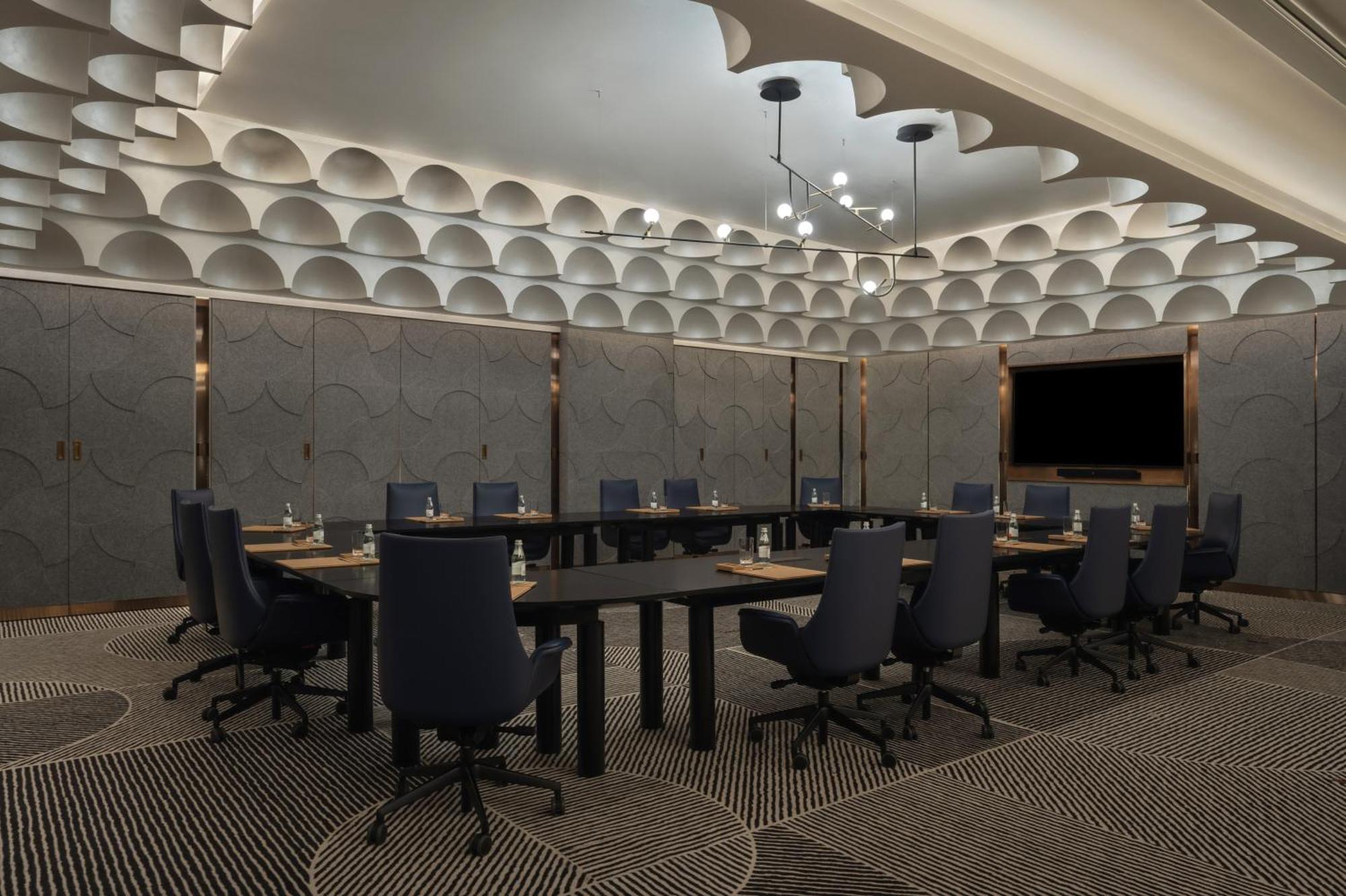 So/ Uptown Dubai Hotel ภายนอก รูปภาพ The meeting room of the Executive Council