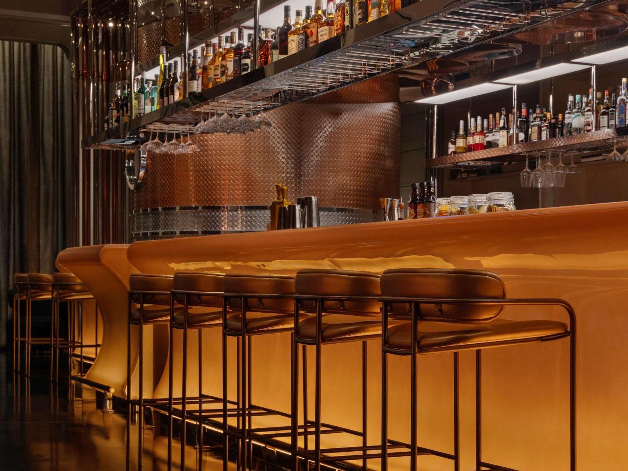 So/ Uptown Dubai Hotel ภายนอก รูปภาพ The bar at the London Edition
