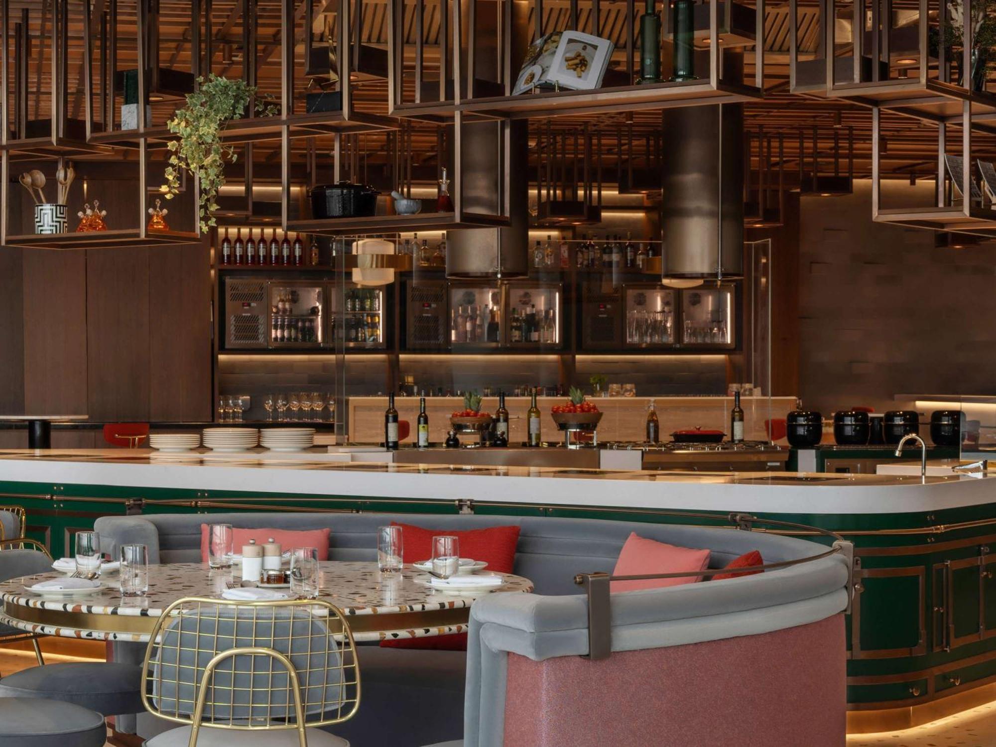 So/ Uptown Dubai Hotel ภายนอก รูปภาพ The bar at the restaurant